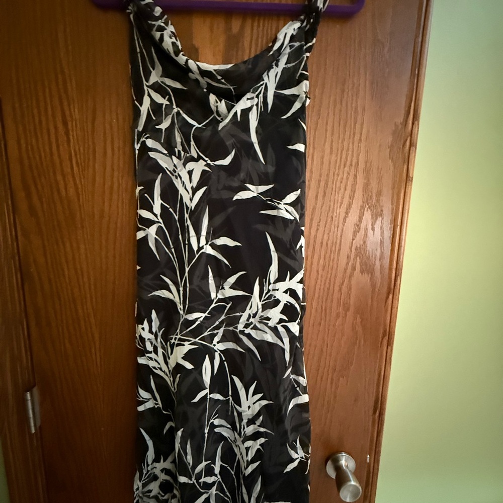 The Limited Monochrome Leaf Pattern Dress